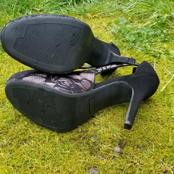 Black Lace Pumps - Picture 4 of 4